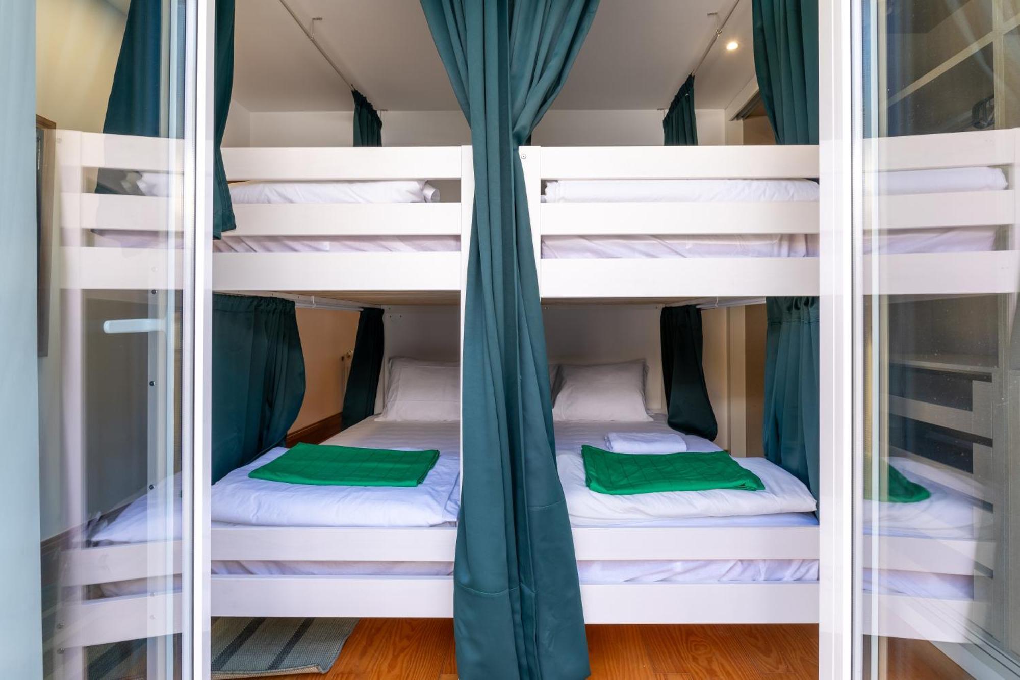 Cozy Nest Hostel Порту Екстер'єр фото