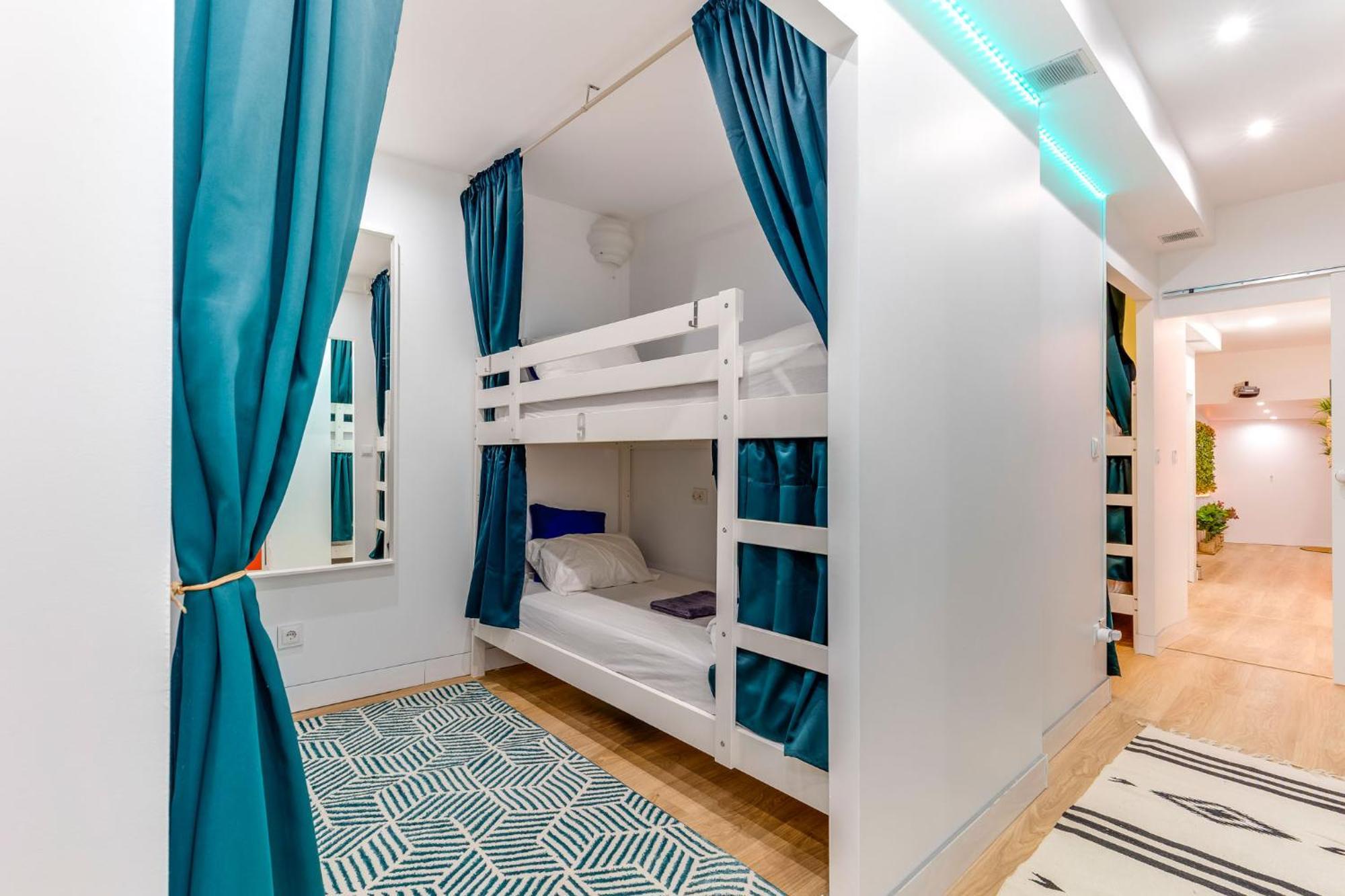 Cozy Nest Hostel Порту Екстер'єр фото
