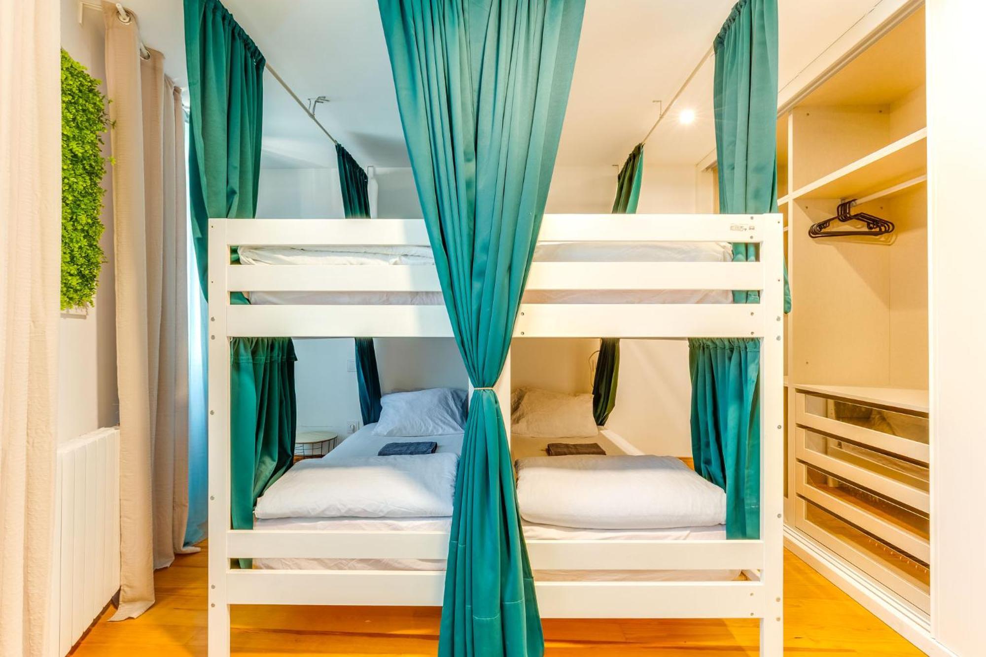 Cozy Nest Hostel Порту Екстер'єр фото